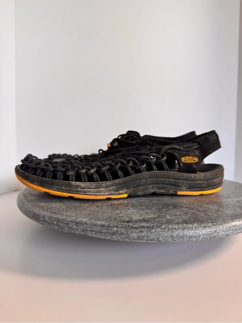 Keen Uneek Black Woven Bungee Cord Sandals Shoes 42